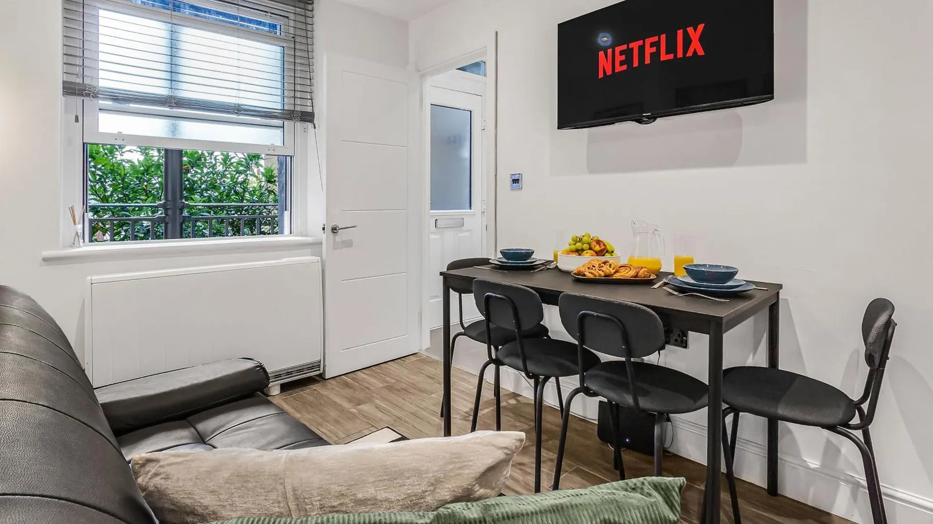 Central Brighton - Sleeps 3 - Near Beach Apartment