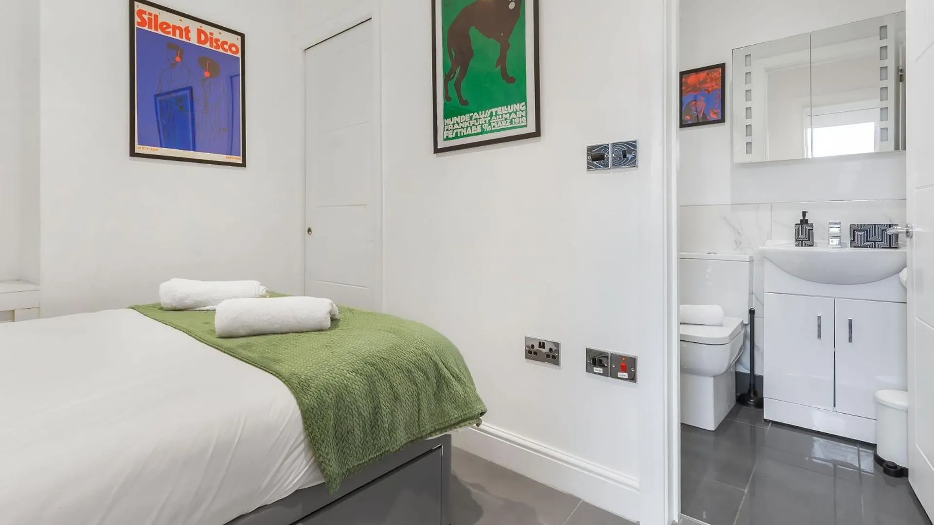 Apartment Central Brighton - Sleeps 3 - Near Beach